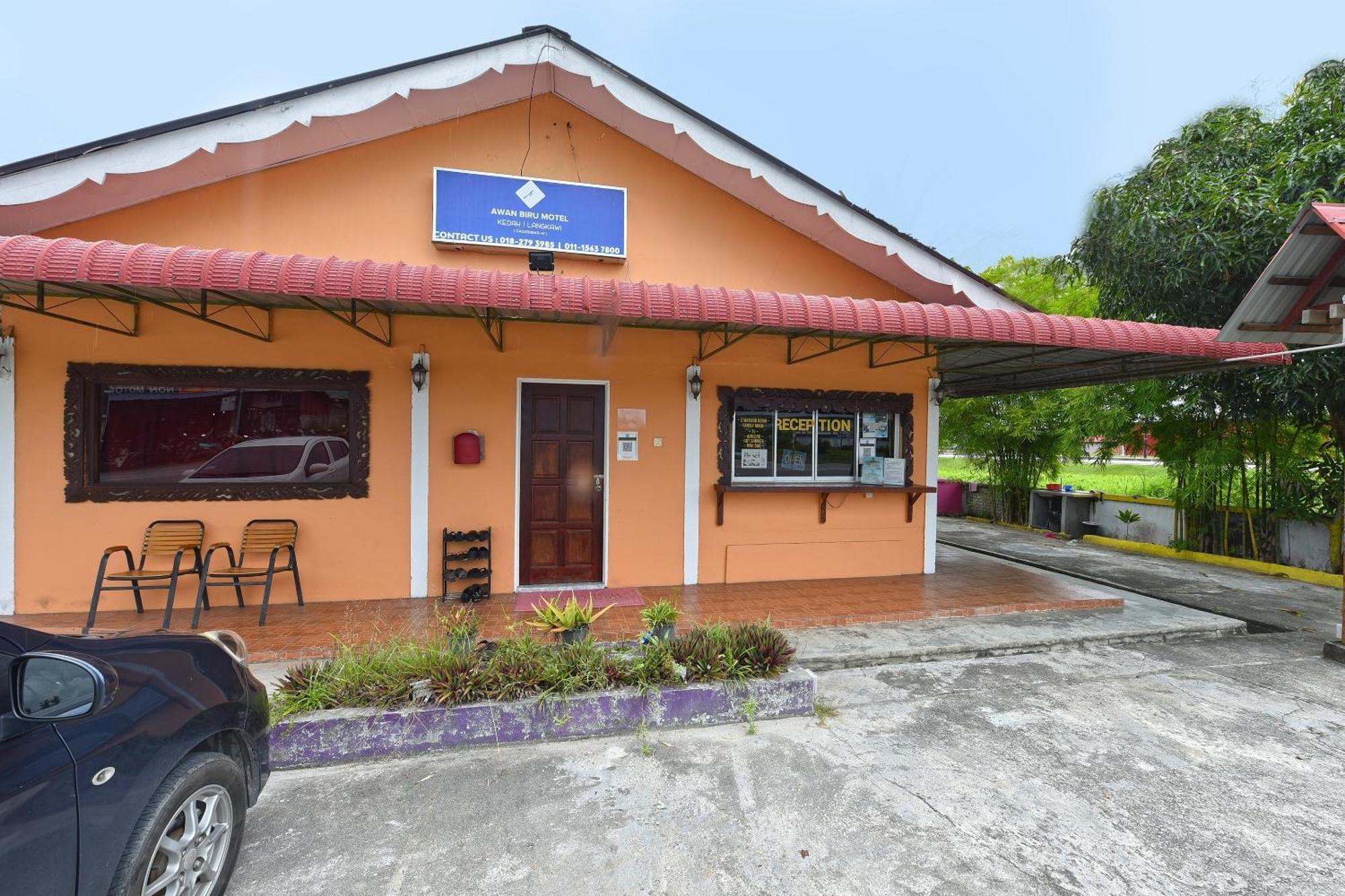 Oyo 90561 Awan Biru Motel Pantai Cenang  Extérieur photo