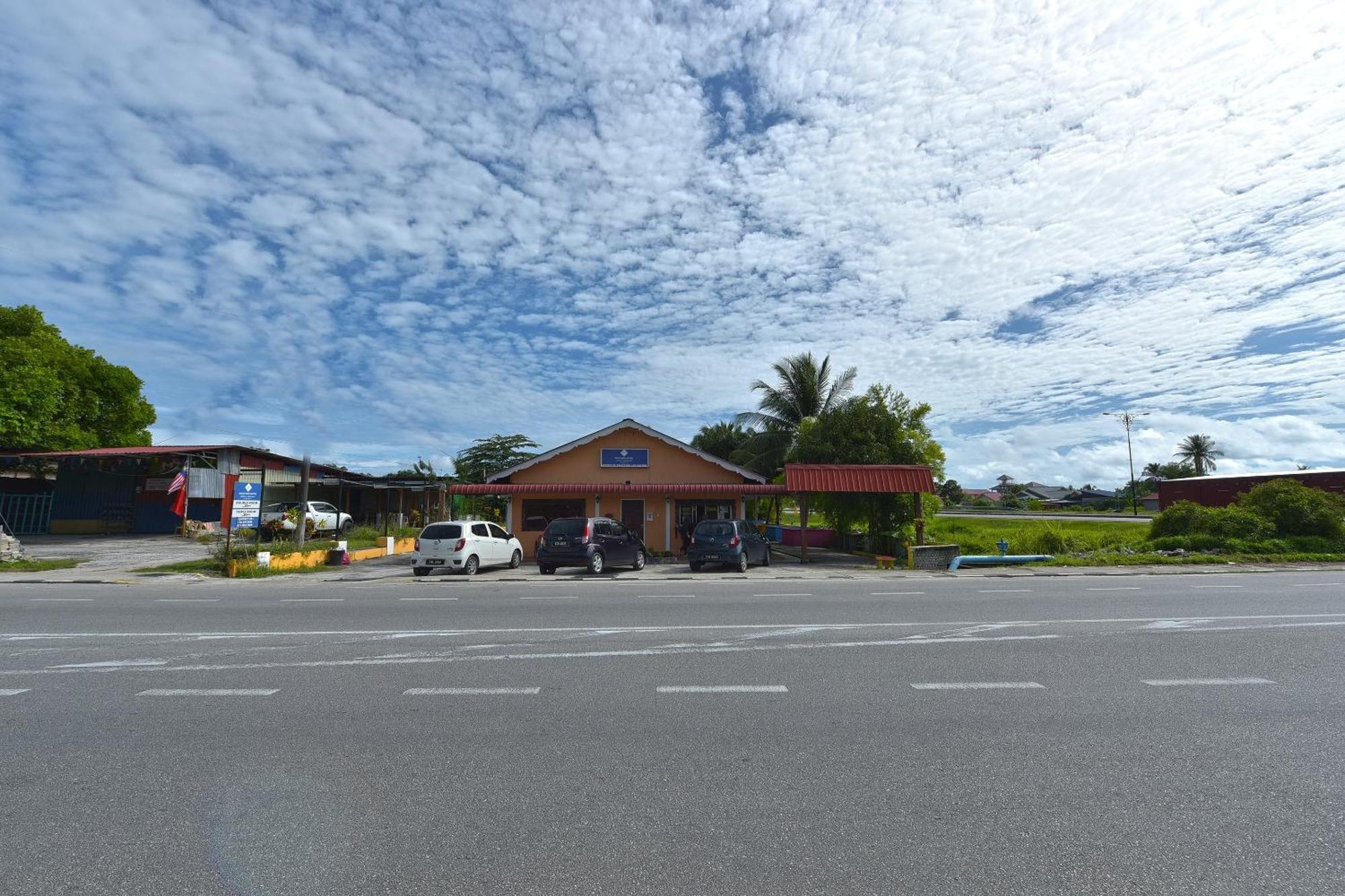 Oyo 90561 Awan Biru Motel Pantai Cenang  Extérieur photo