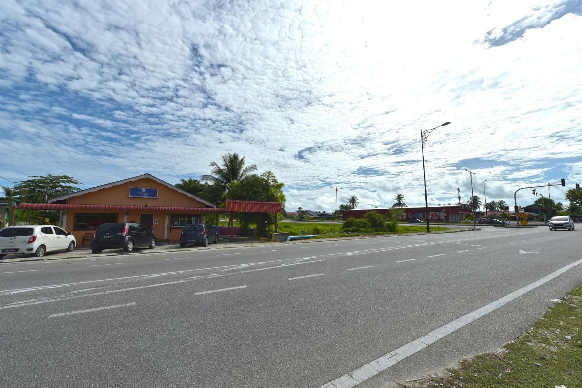 Oyo 90561 Awan Biru Motel Pantai Cenang  Extérieur photo